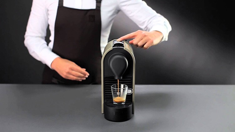Приготовление кофе в капсульной кофеварке происходит по нажатию всего одной кнопки