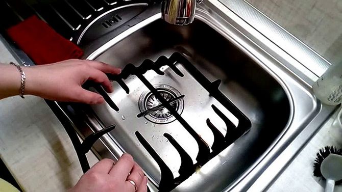 Лучшие и проверенные способы, как отмыть решётку газовой плиты от нагара