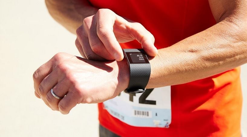 умные часы Fitbit Surge